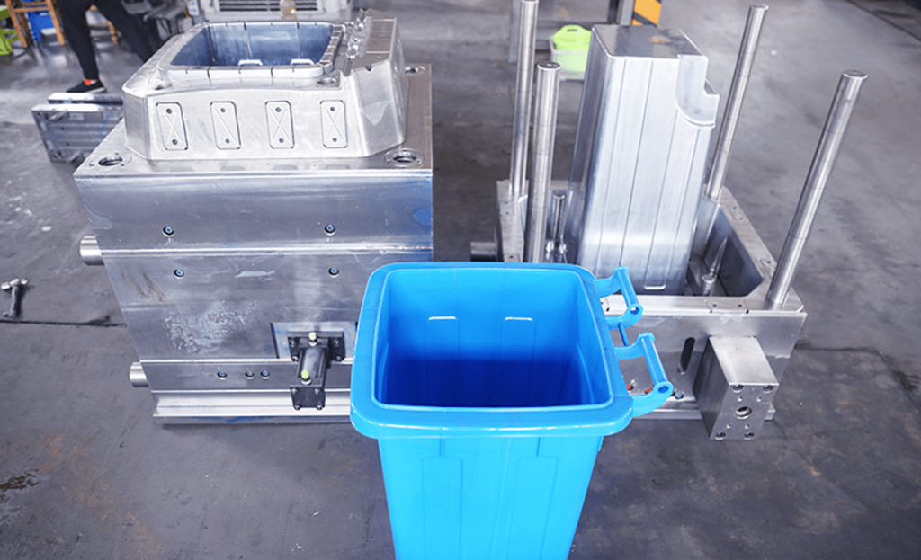 Injection molding mould