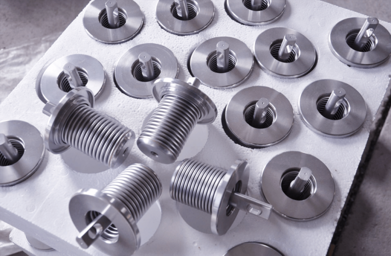 How to distinguish titanium from stainless steel and aluminum?