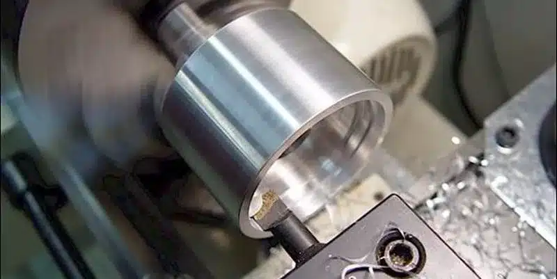 Advantages of boring in CNC machining including high precision and smooth surface finish